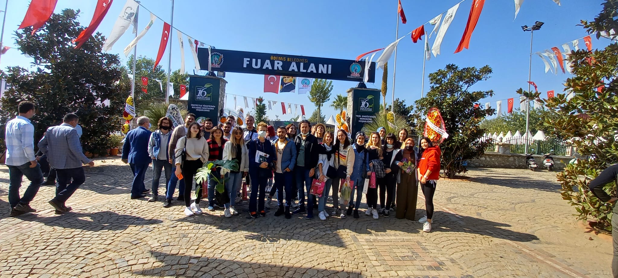 Park ve Bahçe Bitkileri Bölümü Peyzaj ve Süs Bitkileri Yetiştiriciliği Programı 2. Sınıf öğrencileri ve Bölüm Öğretim Üyeleri "Ödemiş Süs Bitkileri ve Fidancılık Sergisi" ziyareti